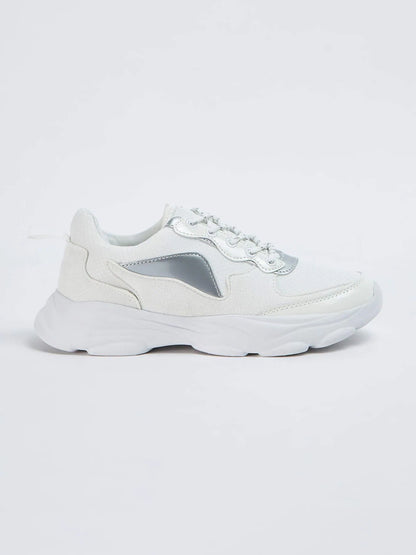 Sneaker with high sole