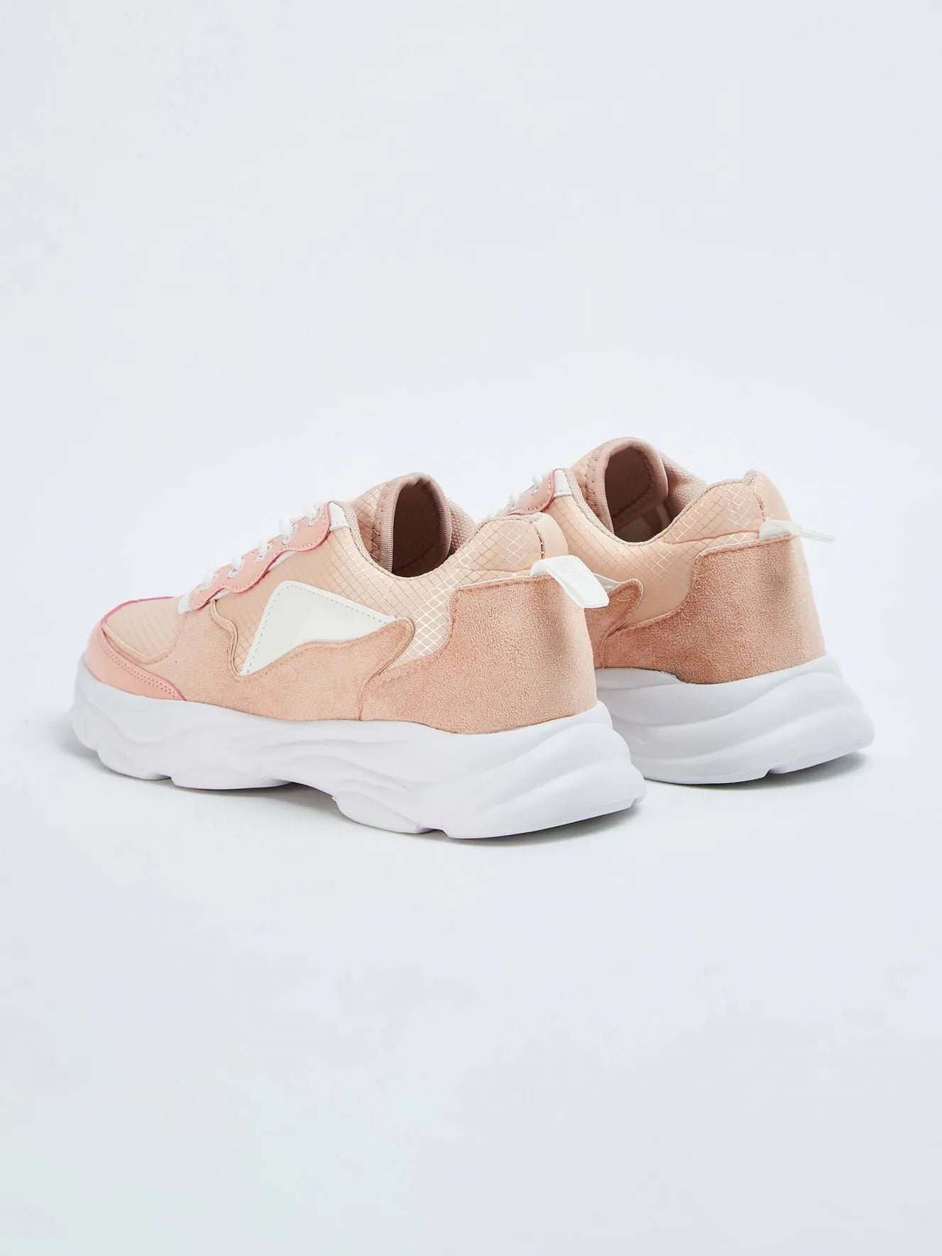 Sneaker with high sole