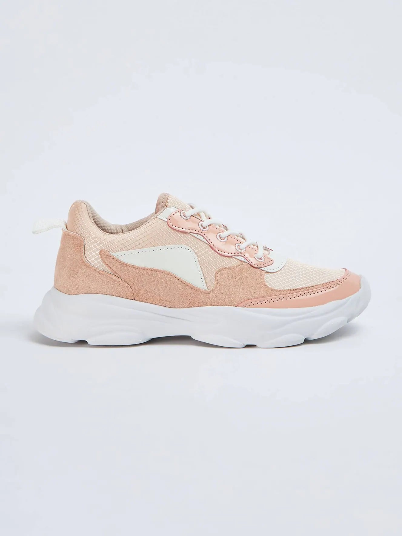Sneaker with high sole