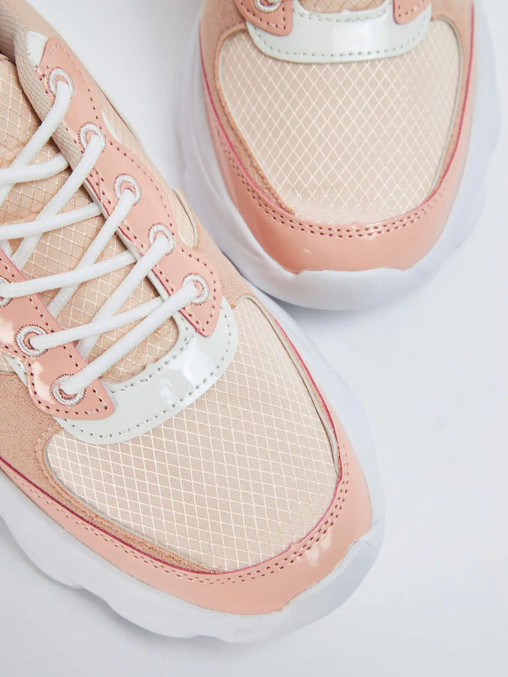 Sneaker with high sole