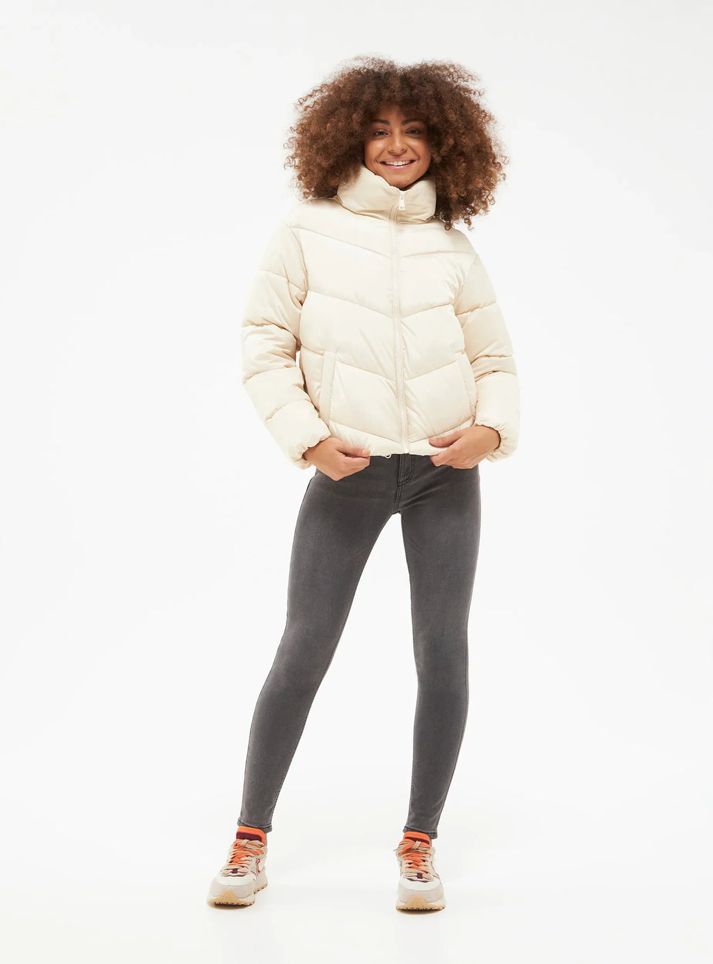 Puffer jacket with stand-up
