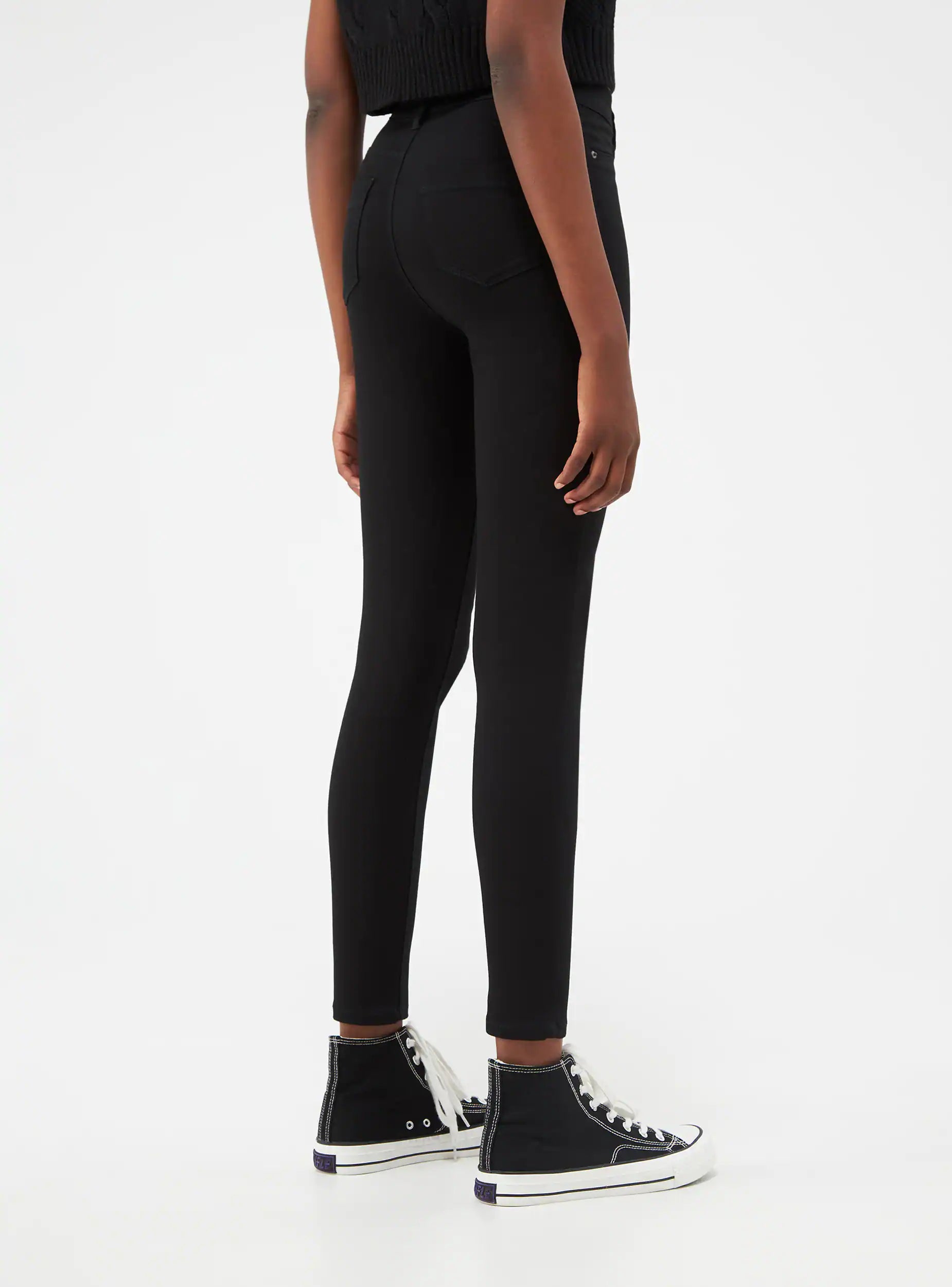 High-waisted skinny pants