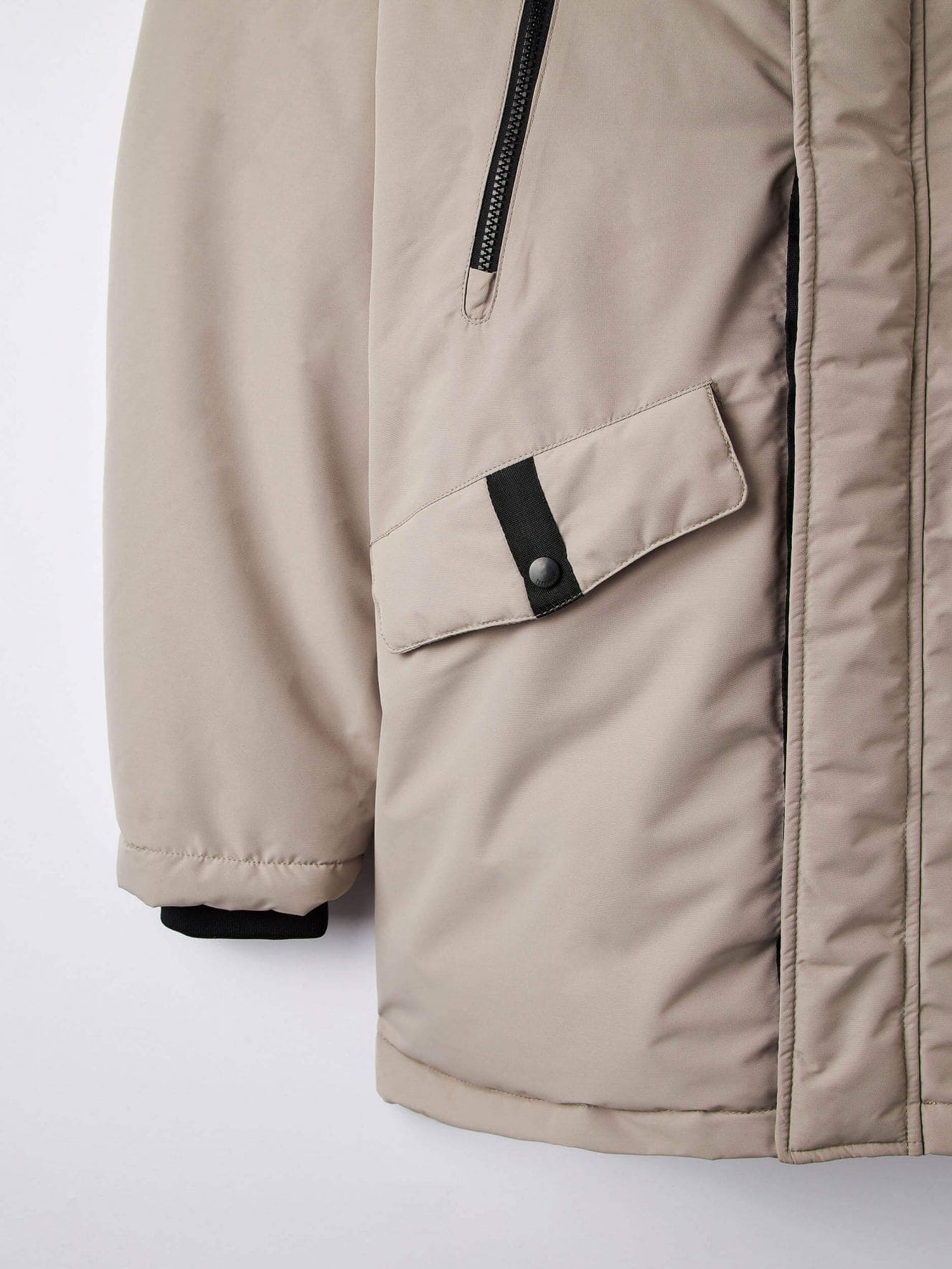 Hooded parka in nylon
