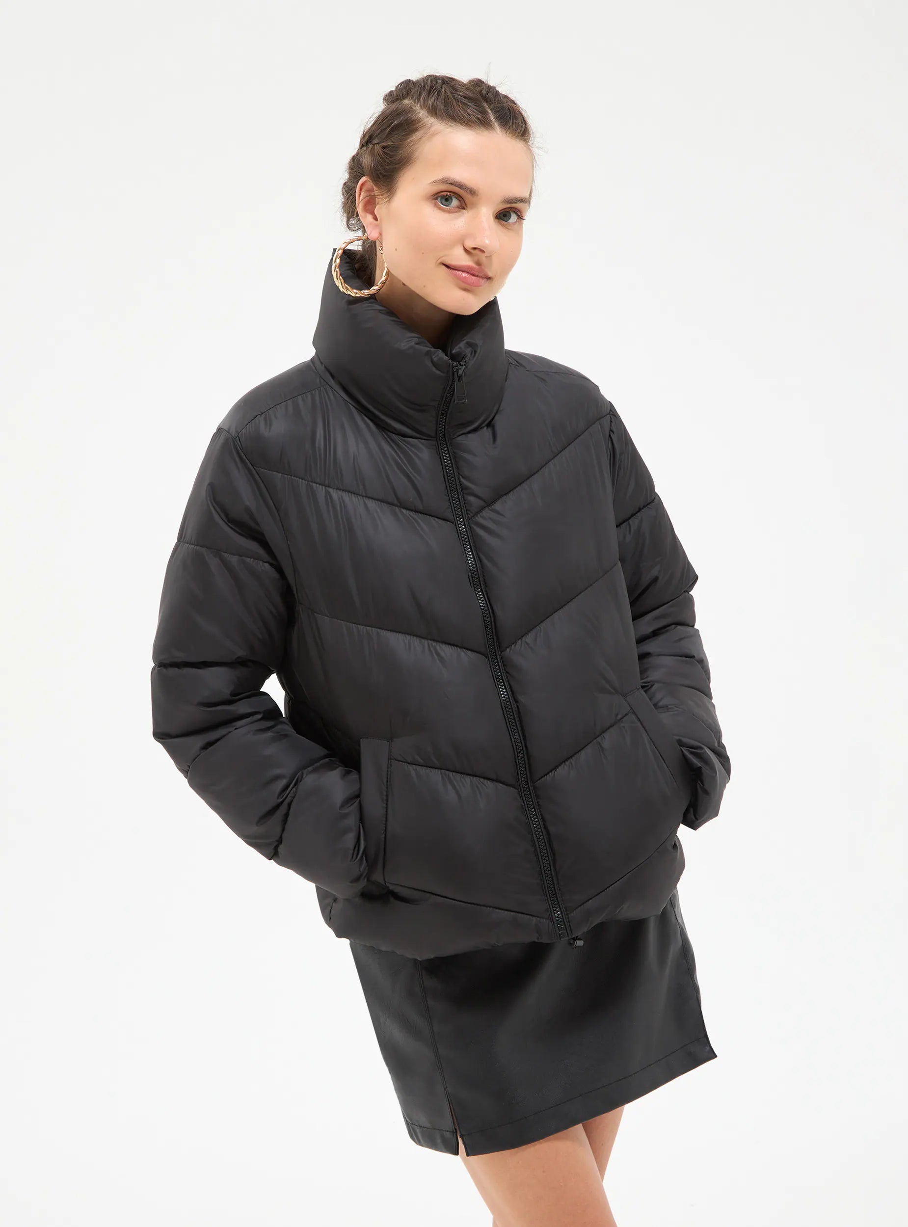 Puffer jacket with stand-up